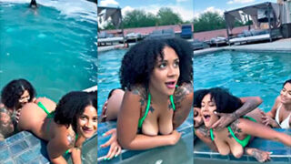 2 lesbianas compiten por el coño de su amiga en piedra, papel o tijera