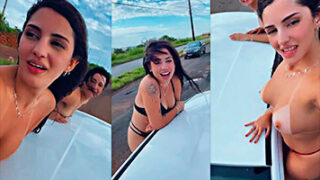 3 lesbianas brasileñas provocando un gran alboroto en la vía pública