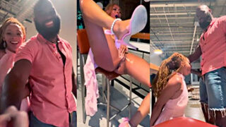 En el minuto 4:54 son atrapados y escapan pero luego regresan