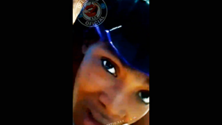 Le da a Yenifer un montón de Nema en un trío porno muy intenso