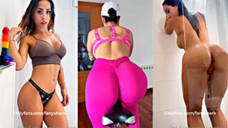 La española Fany Shark se mete un plug anal y también se pajea rico