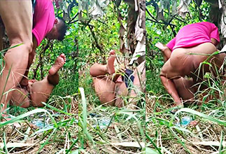 Esposa Infiel Cantando Intensamente Con El Vecino En El Campo