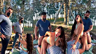 Jovencita Tetona Acepta 2 Pollas para Tener el Trío Soñado