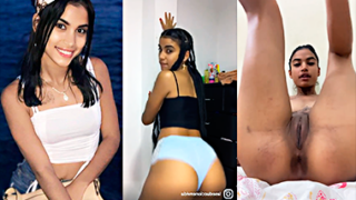 Dominicana La Diosa Con Un Juguete Morado Dándole Cariño A Su Toto