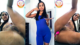 Diosa Dominicana Amaeya Metiéndose Un Consolador En Su Ano