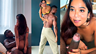 La pequeña Mia Z se enfrenta a la enorme polla de Mike Williams