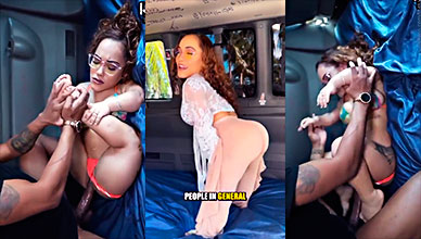 Enana follando intensamente con un negro en el autobús Thefanvan