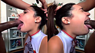 Dios mío, su garganta es un infierno, mira como se traga esa gran polla.