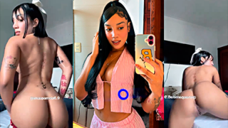 Shupamela dando insignias y mostrando su lindo toto