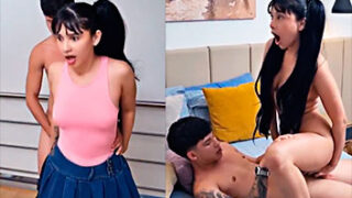 Le sorprende mucho el tamaño de esa polla