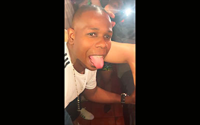 Su Corillo Dominicana Le Gitan La Chupa Bien, A La Stripper