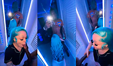 La enanita le hace una deliciosa mamada al negro