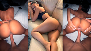 Ella abre su coño lo más posible para que la polla le duela más.