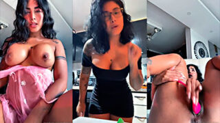 Sofía León poniéndose dura con un OhMiBod para su lindo coño