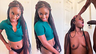 La pequeña niña negra casi se ahoga con esa polla gruesa en su boca.