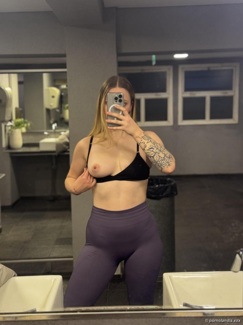 Exibida nua provocando com o corpo natural - Foto 248279