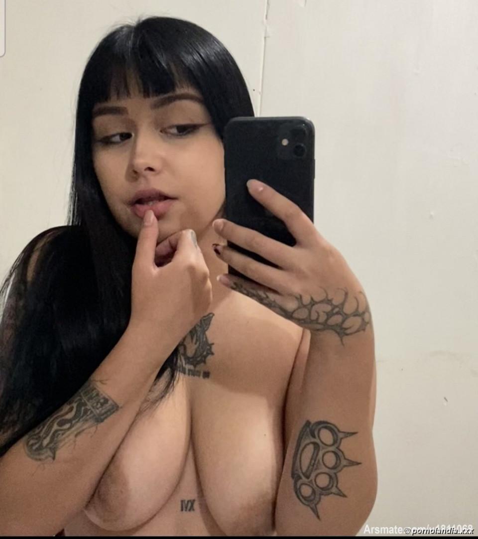 Gótica rabuda nua mostrando corpo natural - Foto 247641