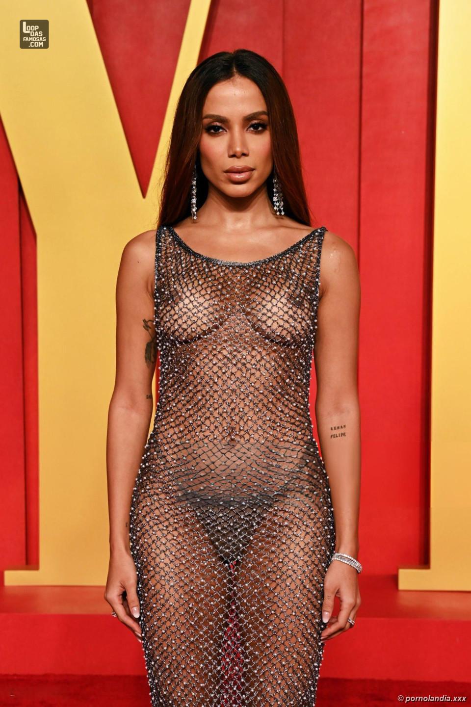 Anitta pagando peitinho com vestido transparente - Foto 243352