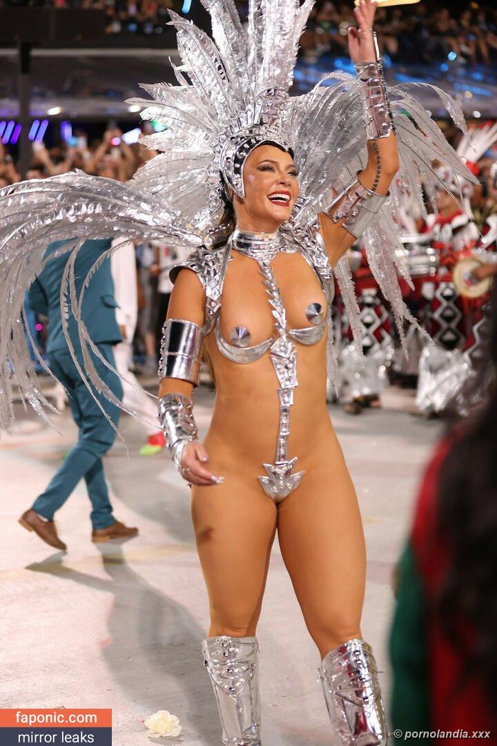 Paolla Oliveira nua em flagras e poses sensuais - Foto 242835