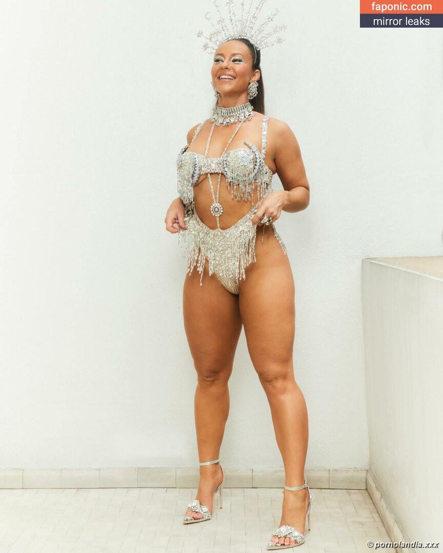 Paolla Oliveira nua em flagras e poses sensuais - Foto 242868