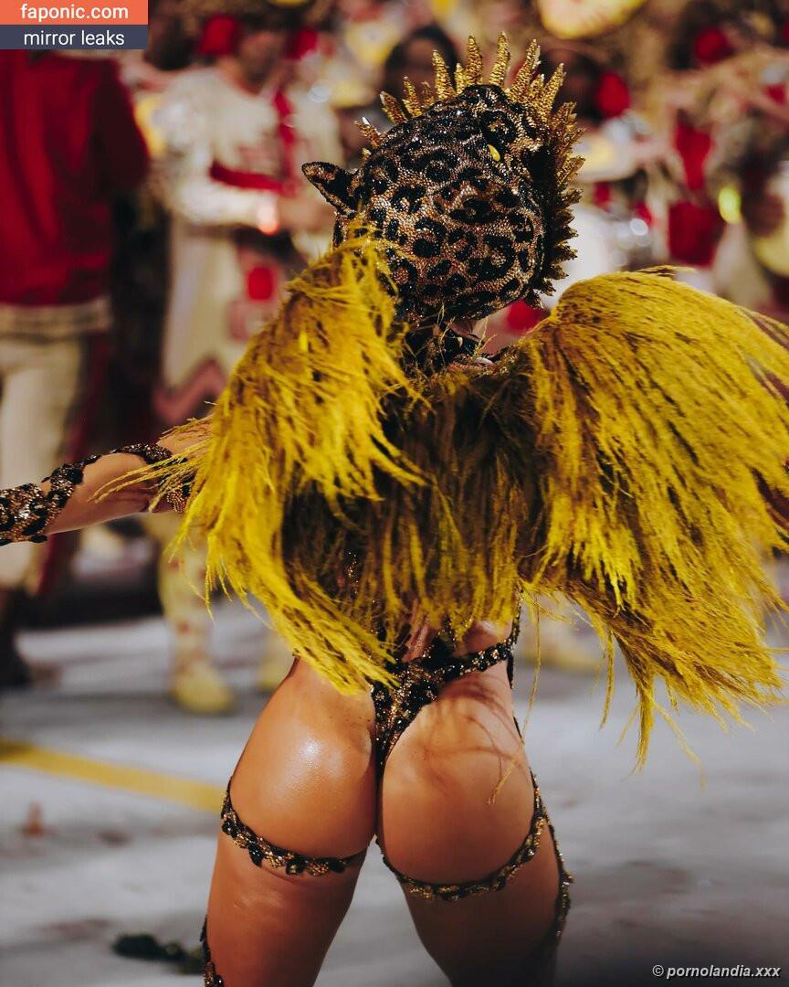Paolla Oliveira nua em flagras e poses sensuais - Foto 242883