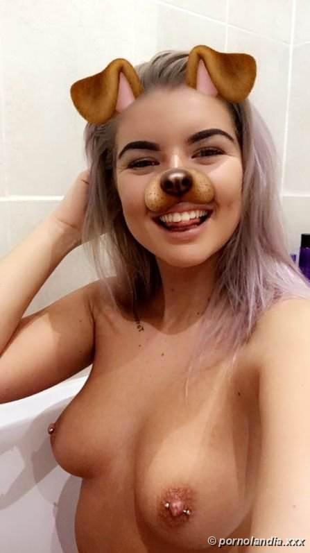 Novinha linda gosta de tirar fotos dos peitinhos - Foto 235447