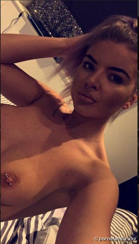Novinha linda gosta de tirar fotos dos peitinhos - Foto 235454