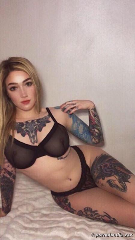 Loira tatuada muito gostosa peladinha - Foto 234966