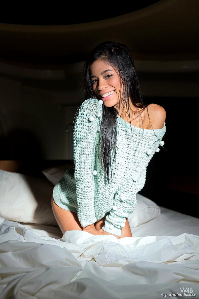 Morena ninfeta da buceta linda - Foto 228895